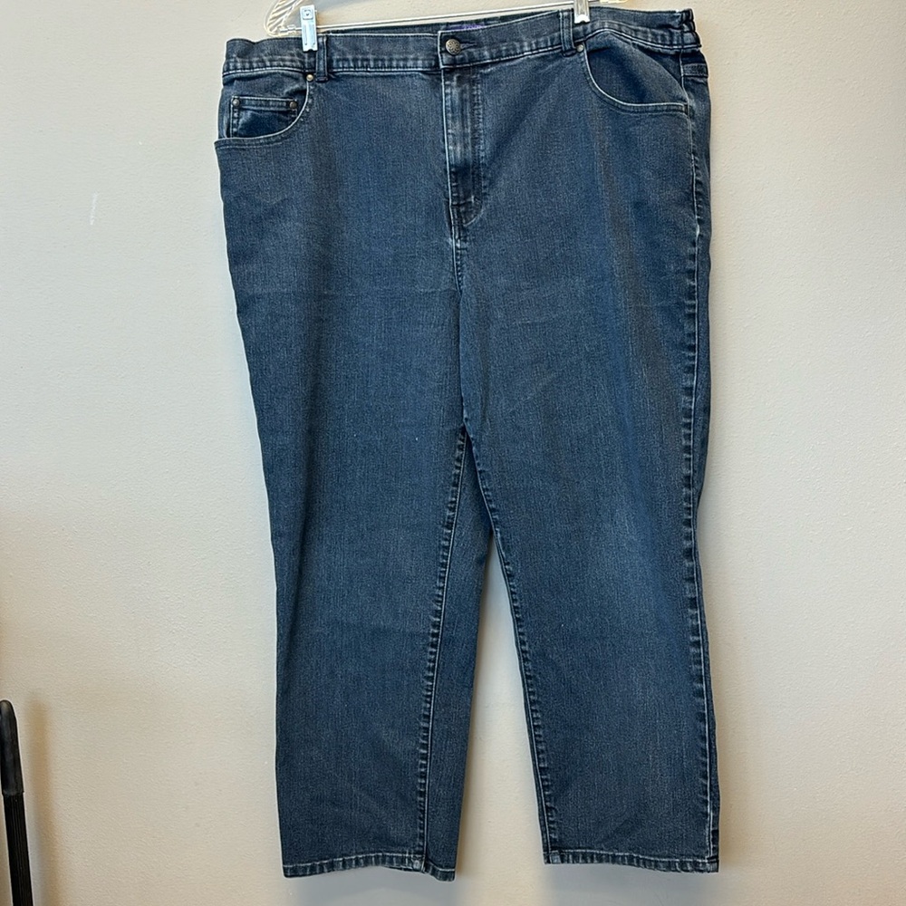 Woman’s Right Fit petite blue jeans. Straight leg. Size 24WP.